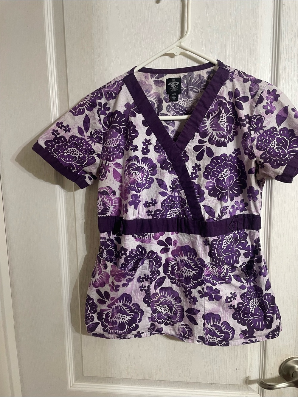 Women’s XS Med Couture scrub top
